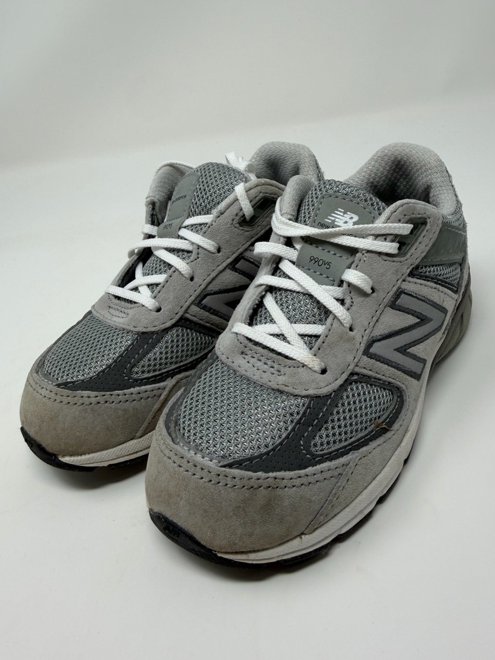 Kids New Balance 990v5 Gray Mesh & Suede Sneakers sz. 10